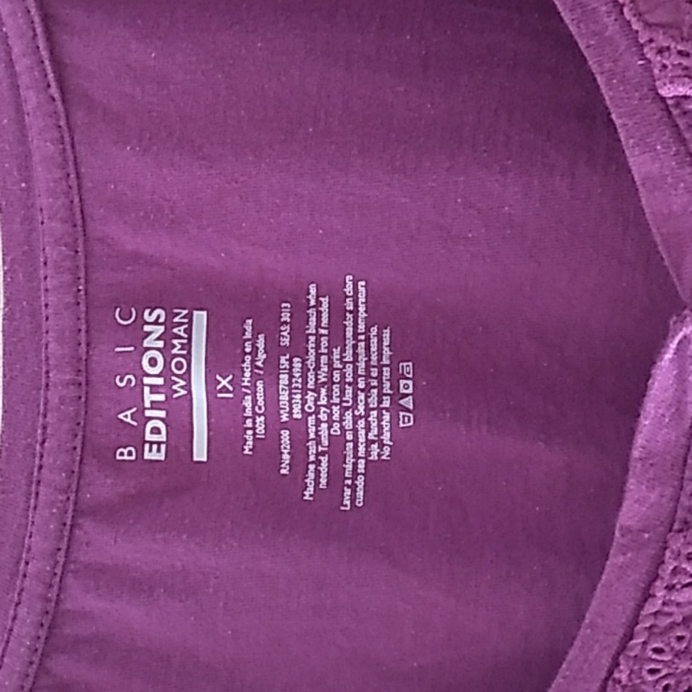 T-Shirt - Picture 2 of 4